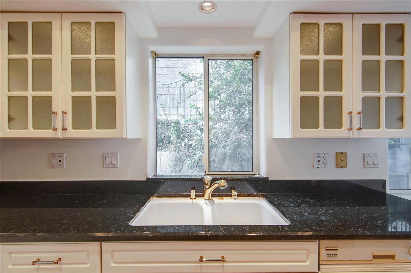 Detail Gallery Image 24 of 62 For 8527 Wonderland Ave, Los Angeles,  CA 90046 - 2 Beds | 2 Baths