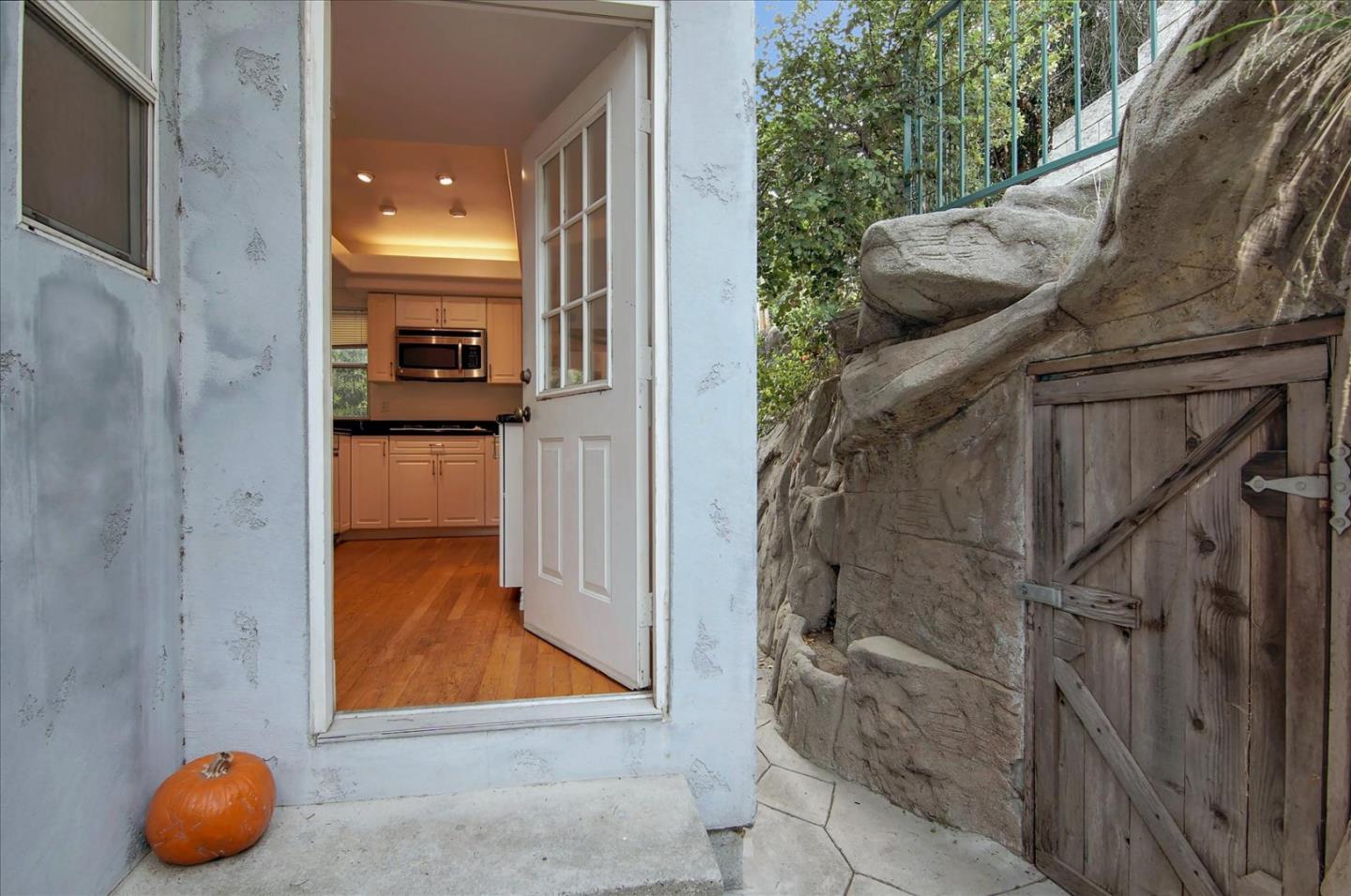 Detail Gallery Image 49 of 62 For 8527 Wonderland Ave, Los Angeles,  CA 90046 - 2 Beds | 2 Baths