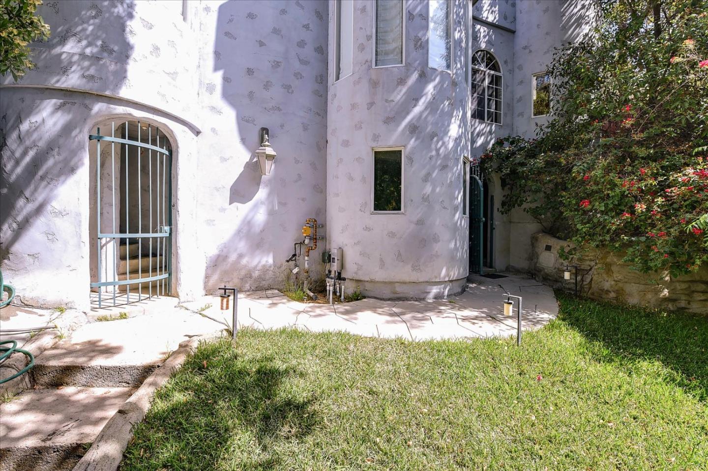 Detail Gallery Image 5 of 62 For 8527 Wonderland Ave, Los Angeles,  CA 90046 - 2 Beds | 2 Baths