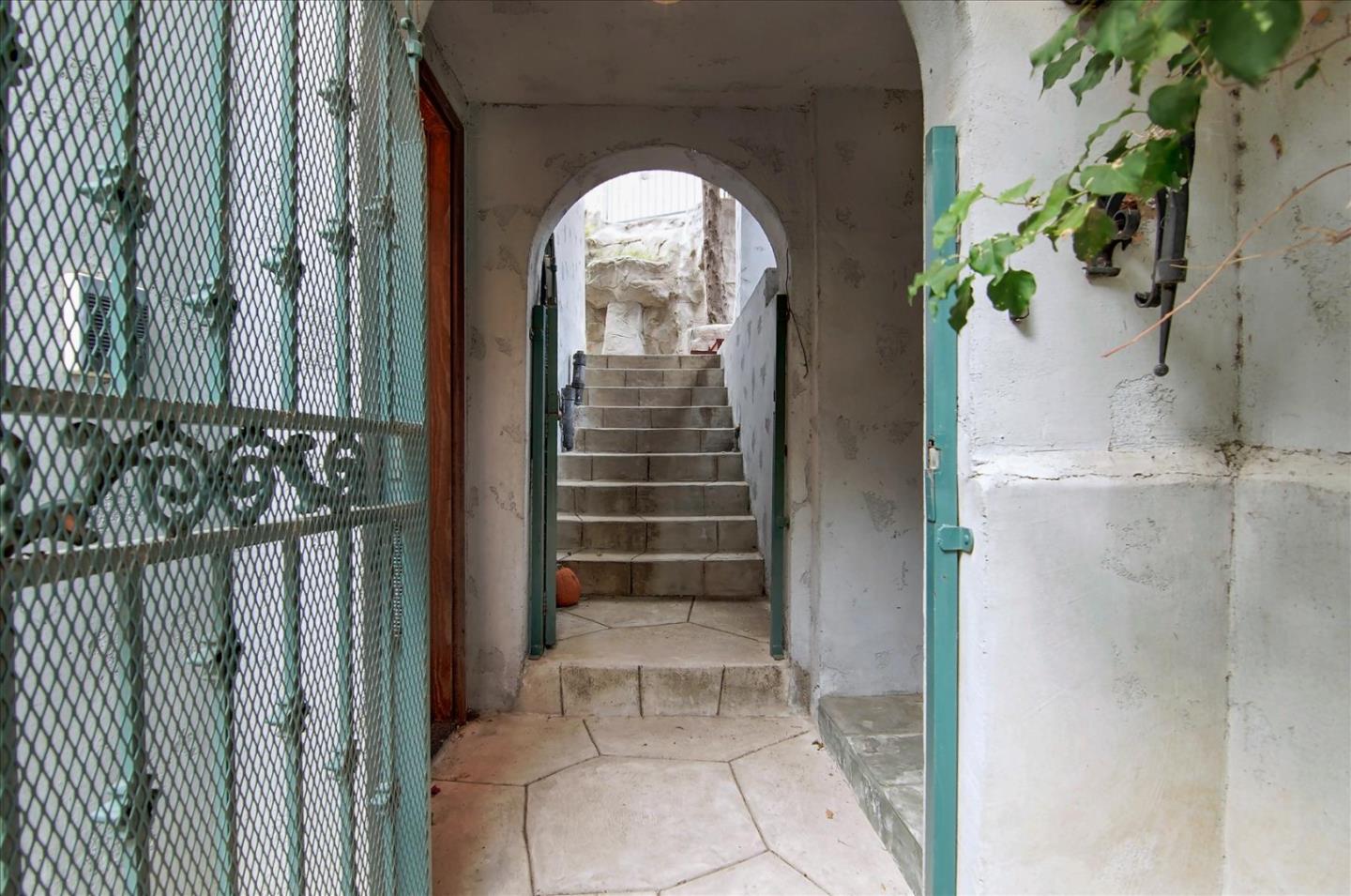 Detail Gallery Image 8 of 62 For 8527 Wonderland Ave, Los Angeles,  CA 90046 - 2 Beds | 2 Baths