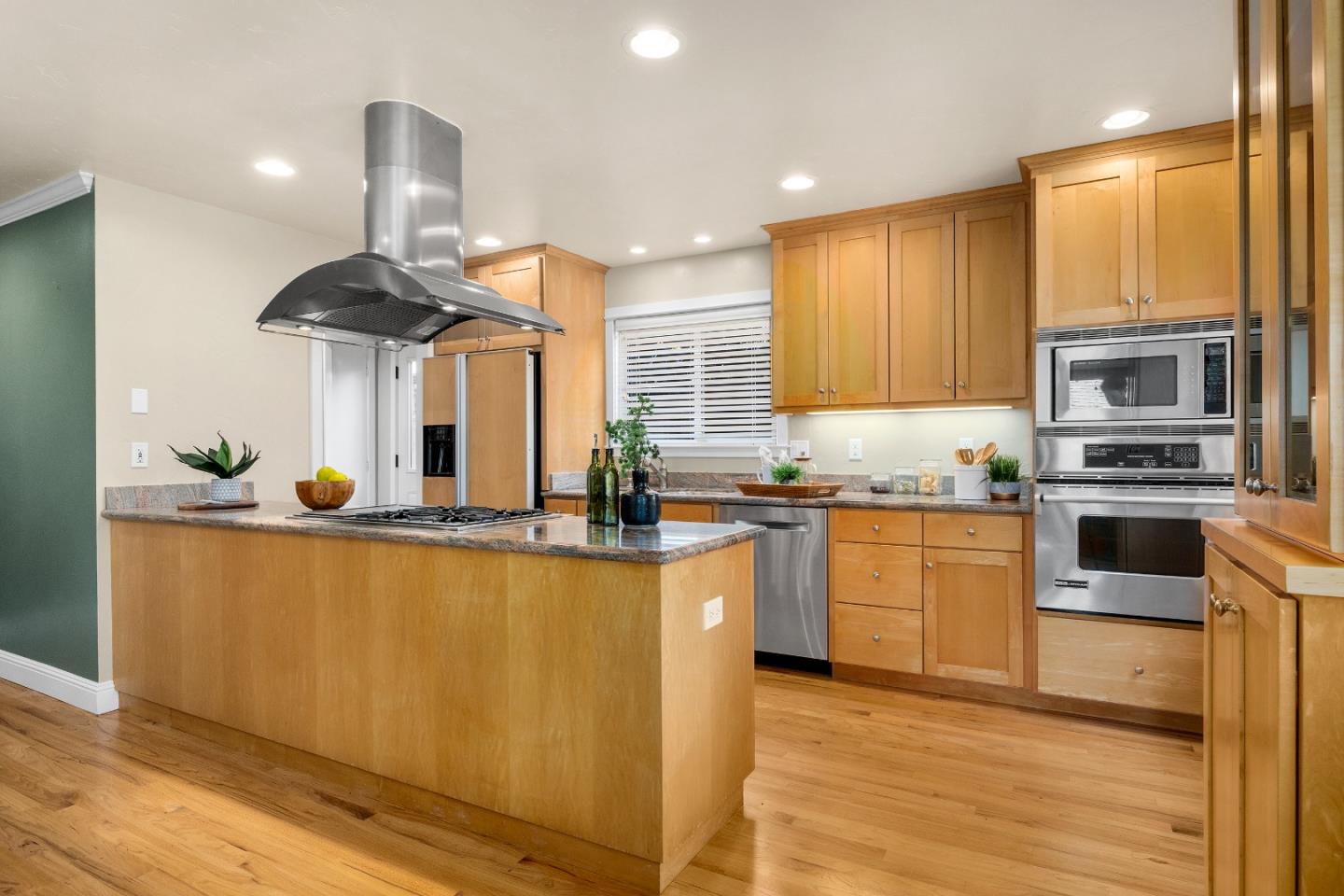 Detail Gallery Image 10 of 48 For 130 Getchell St, Santa Cruz,  CA 95060 - 3 Beds | 3 Baths