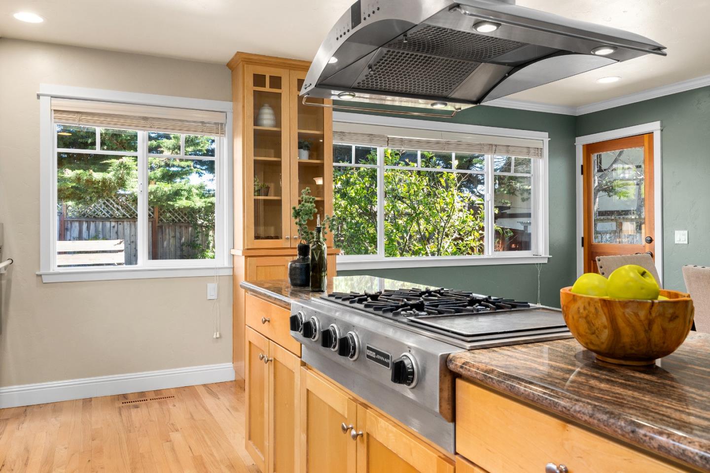 Detail Gallery Image 13 of 48 For 130 Getchell St, Santa Cruz,  CA 95060 - 3 Beds | 3 Baths