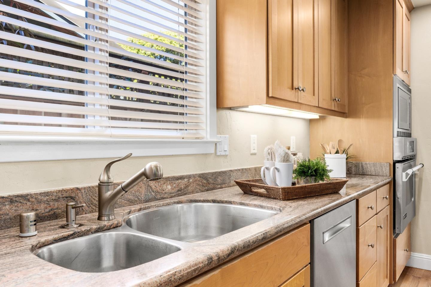 Detail Gallery Image 14 of 48 For 130 Getchell St, Santa Cruz,  CA 95060 - 3 Beds | 3 Baths