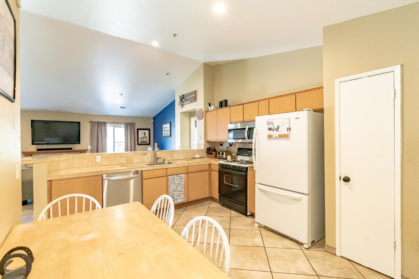 Detail Gallery Image 13 of 36 For 565 Juri Cir, Gonzales,  CA 93926 - 4 Beds | 2 Baths