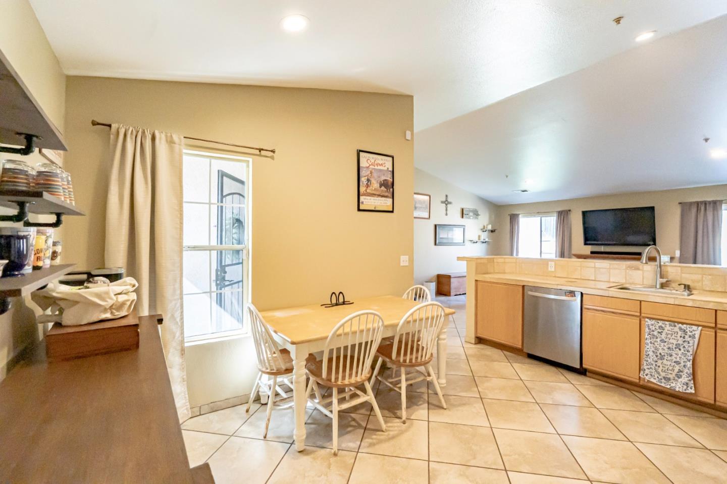 Detail Gallery Image 14 of 36 For 565 Juri Cir, Gonzales,  CA 93926 - 4 Beds | 2 Baths
