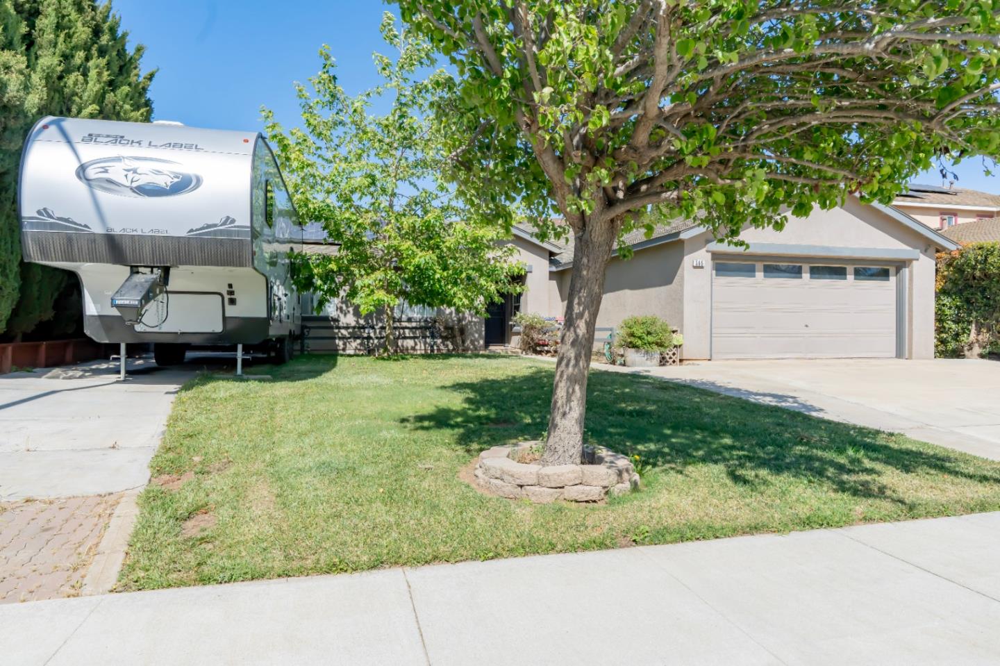 Detail Gallery Image 3 of 36 For 565 Juri Cir, Gonzales,  CA 93926 - 4 Beds | 2 Baths