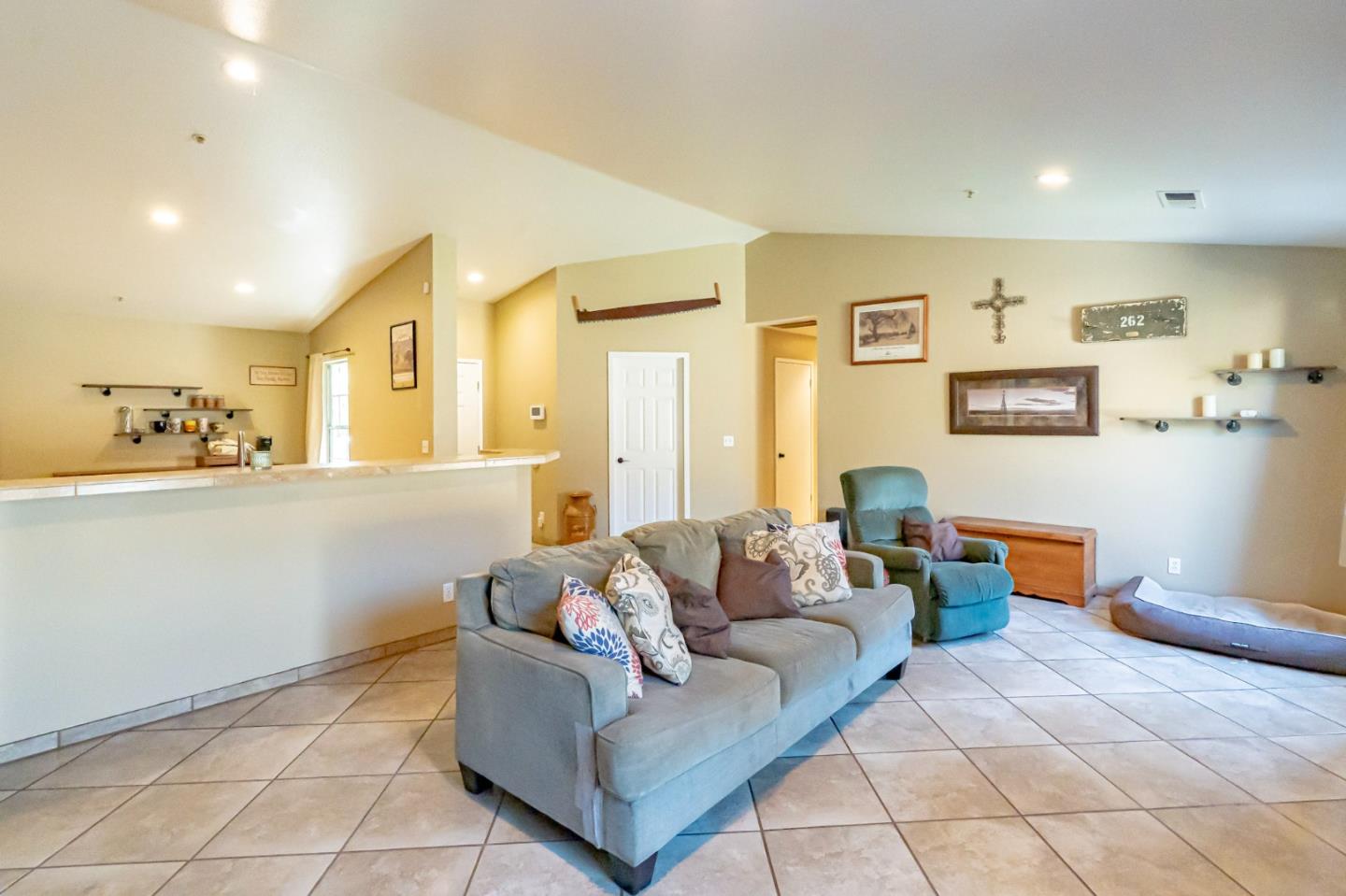 Detail Gallery Image 9 of 36 For 565 Juri Cir, Gonzales,  CA 93926 - 4 Beds | 2 Baths