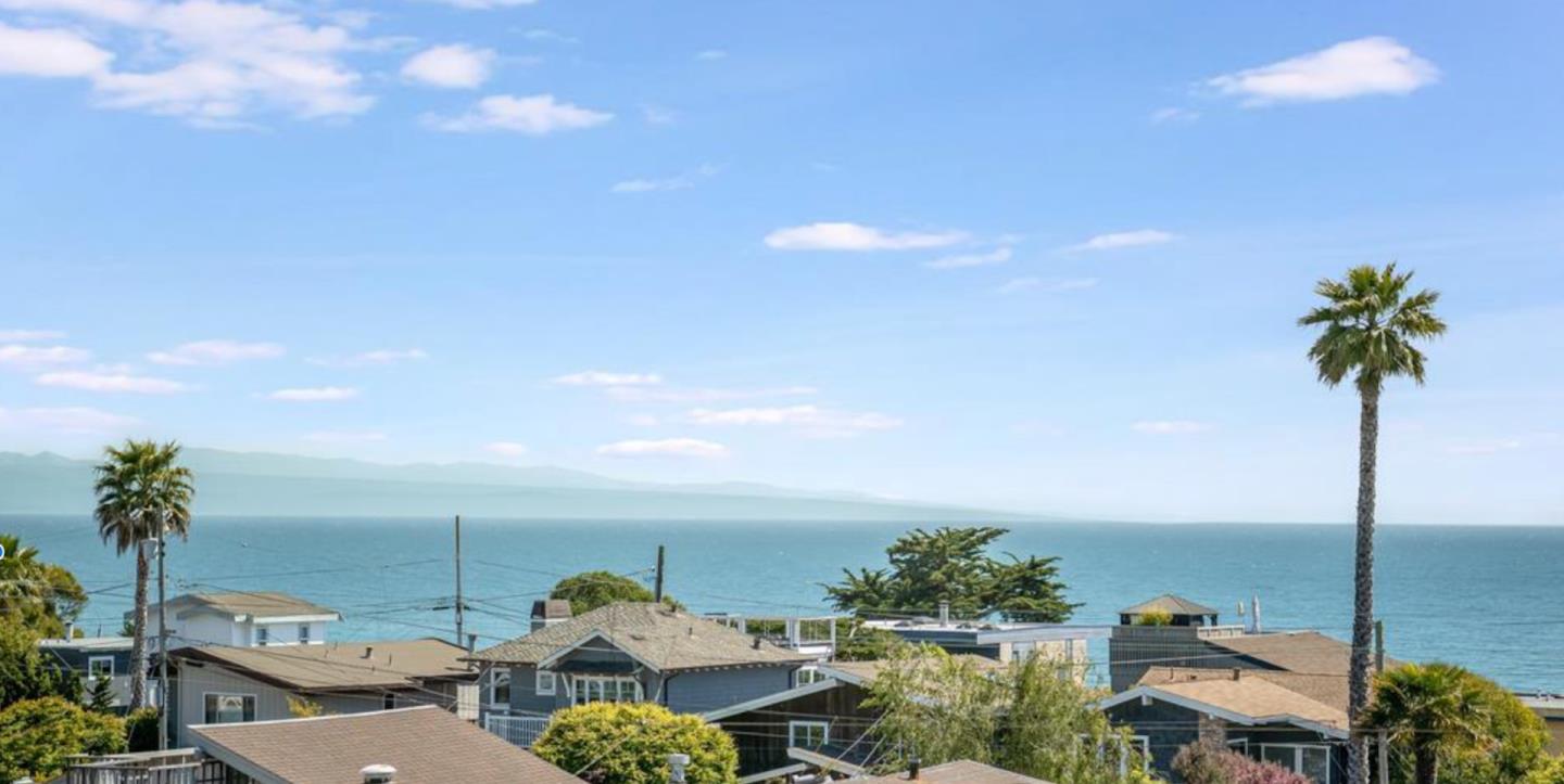 Detail Gallery Image 1 of 1 For 423 Hillcrest Dr, Aptos,  CA 95003 - 3 Beds | 2 Baths