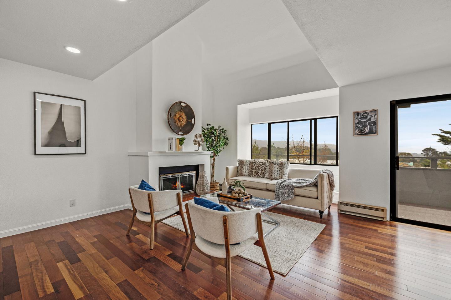 Detail Gallery Image 4 of 25 For 318 Innisfree Dr, Daly City,  CA 94015 - 2 Beds | 2 Baths