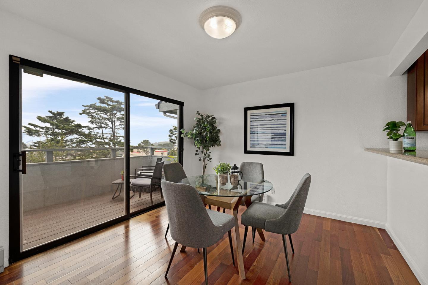 Detail Gallery Image 6 of 25 For 318 Innisfree Dr, Daly City,  CA 94015 - 2 Beds | 2 Baths