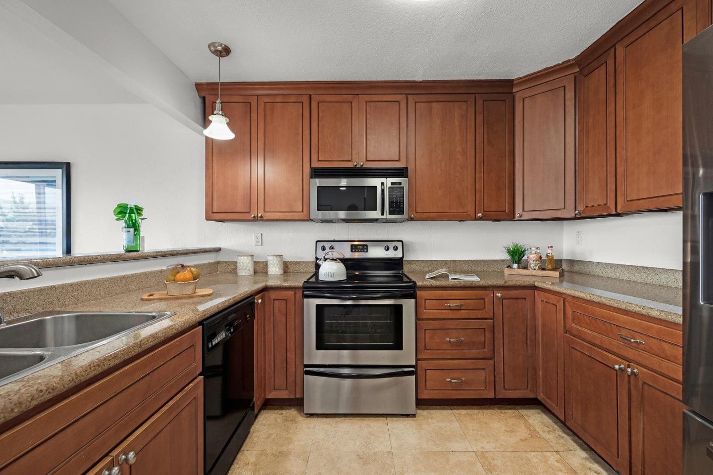Detail Gallery Image 9 of 25 For 318 Innisfree Dr, Daly City,  CA 94015 - 2 Beds | 2 Baths