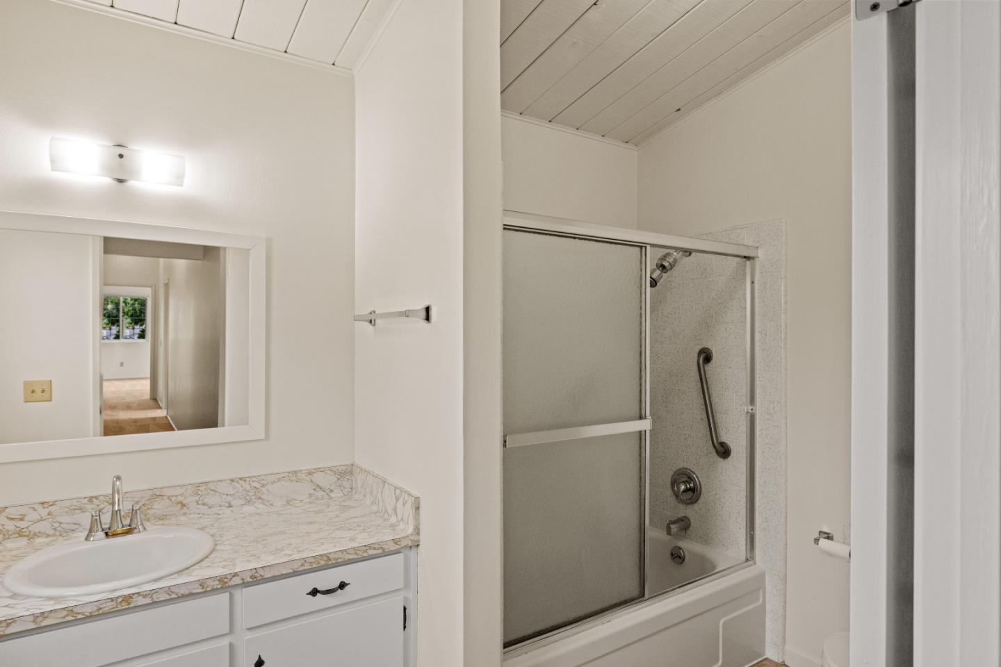Detail Gallery Image 16 of 39 For 723 Eardley Ave, Pacific Grove,  CA 93950 - 3 Beds | 2 Baths