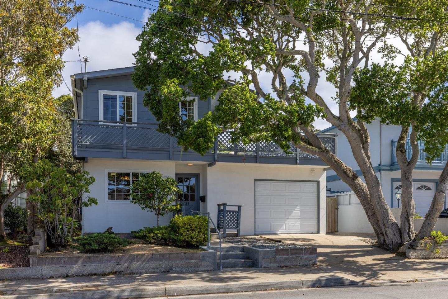 Detail Gallery Image 2 of 39 For 723 Eardley Ave, Pacific Grove,  CA 93950 - 3 Beds | 2 Baths