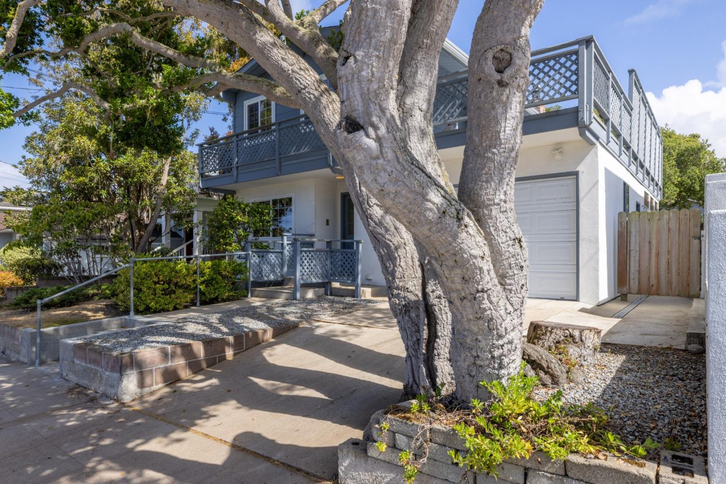 Detail Gallery Image 3 of 39 For 723 Eardley Ave, Pacific Grove,  CA 93950 - 3 Beds | 2 Baths