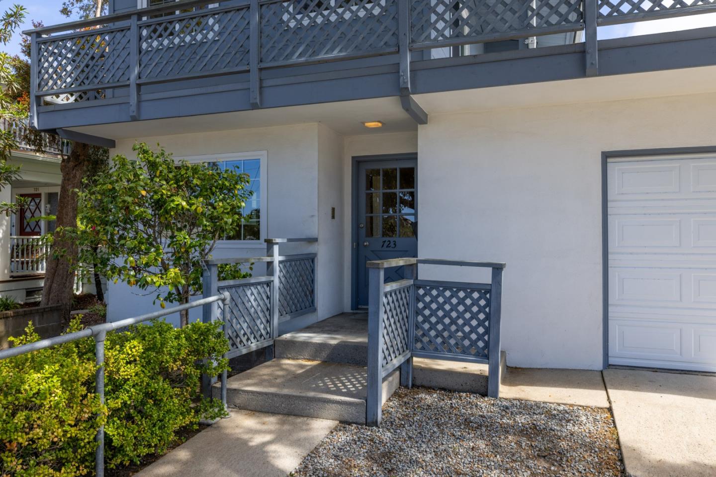 Detail Gallery Image 4 of 39 For 723 Eardley Ave, Pacific Grove,  CA 93950 - 3 Beds | 2 Baths