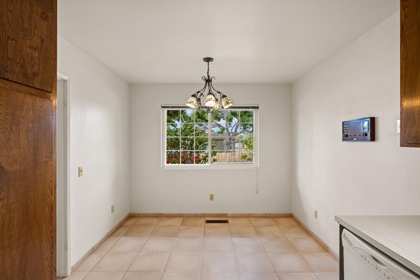 Detail Gallery Image 6 of 39 For 723 Eardley Ave, Pacific Grove,  CA 93950 - 3 Beds | 2 Baths