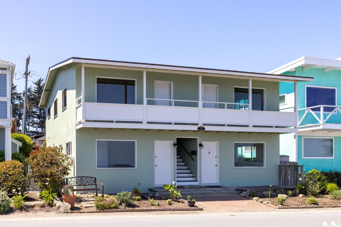 Detail Gallery Image 2 of 10 For 813 Ocean View Blvd, Pacific Grove,  CA 93950 - – Beds | – Baths