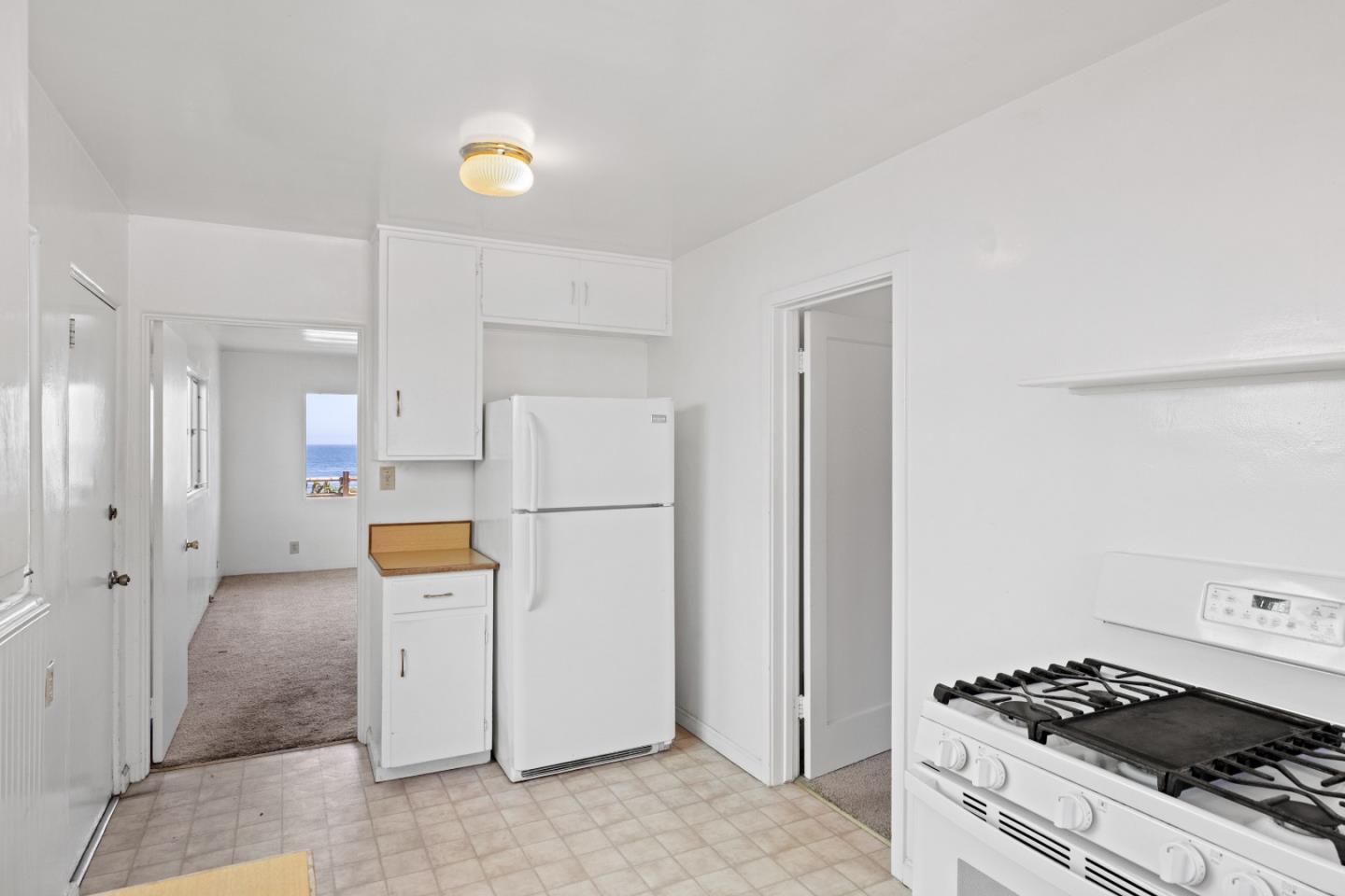Detail Gallery Image 5 of 10 For 813 Ocean View Blvd, Pacific Grove,  CA 93950 - – Beds | – Baths