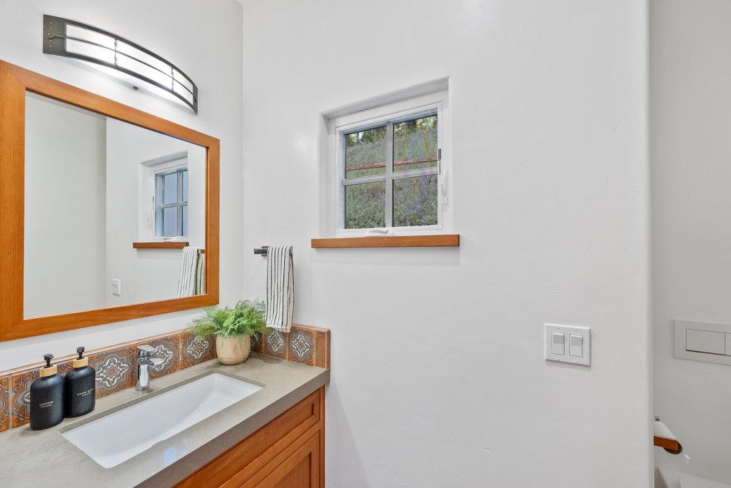 Detail Gallery Image 16 of 38 For 105 Zanzibar Dr, Aptos,  CA 95003 - 4 Beds | 2/1 Baths