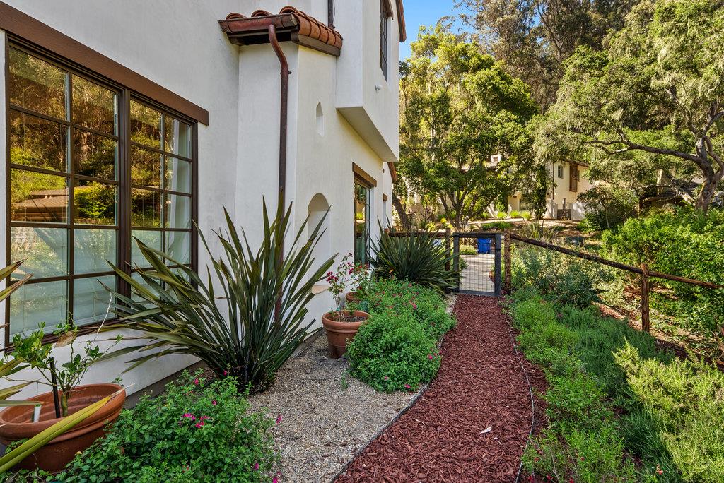 Detail Gallery Image 35 of 38 For 105 Zanzibar Dr, Aptos,  CA 95003 - 4 Beds | 2/1 Baths