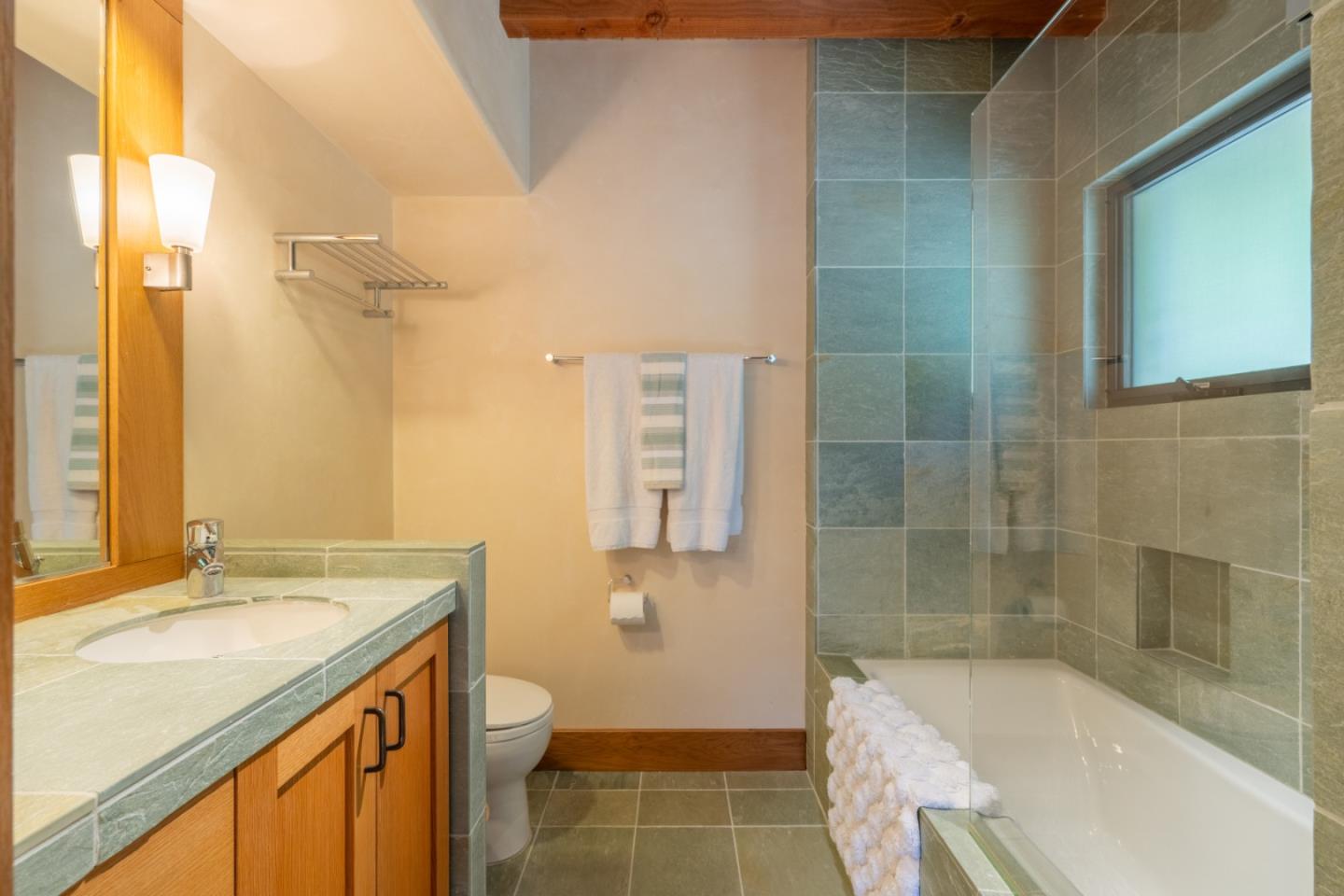 Detail Gallery Image 18 of 43 For 5441 Quail Meadows Dr, Carmel,  CA 93923 - 4 Beds | 4/1 Baths