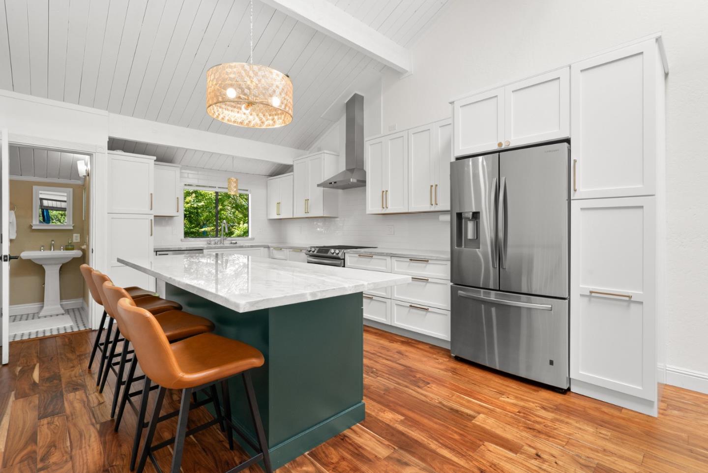 Detail Gallery Image 10 of 51 For 102 Tree Frog Ln, Santa Cruz,  CA 95060 - 2 Beds | 2 Baths