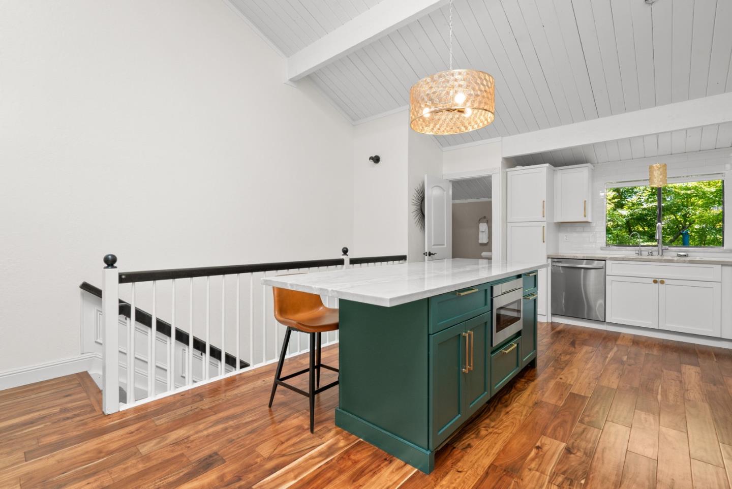Detail Gallery Image 11 of 51 For 102 Tree Frog Ln, Santa Cruz,  CA 95060 - 2 Beds | 2 Baths