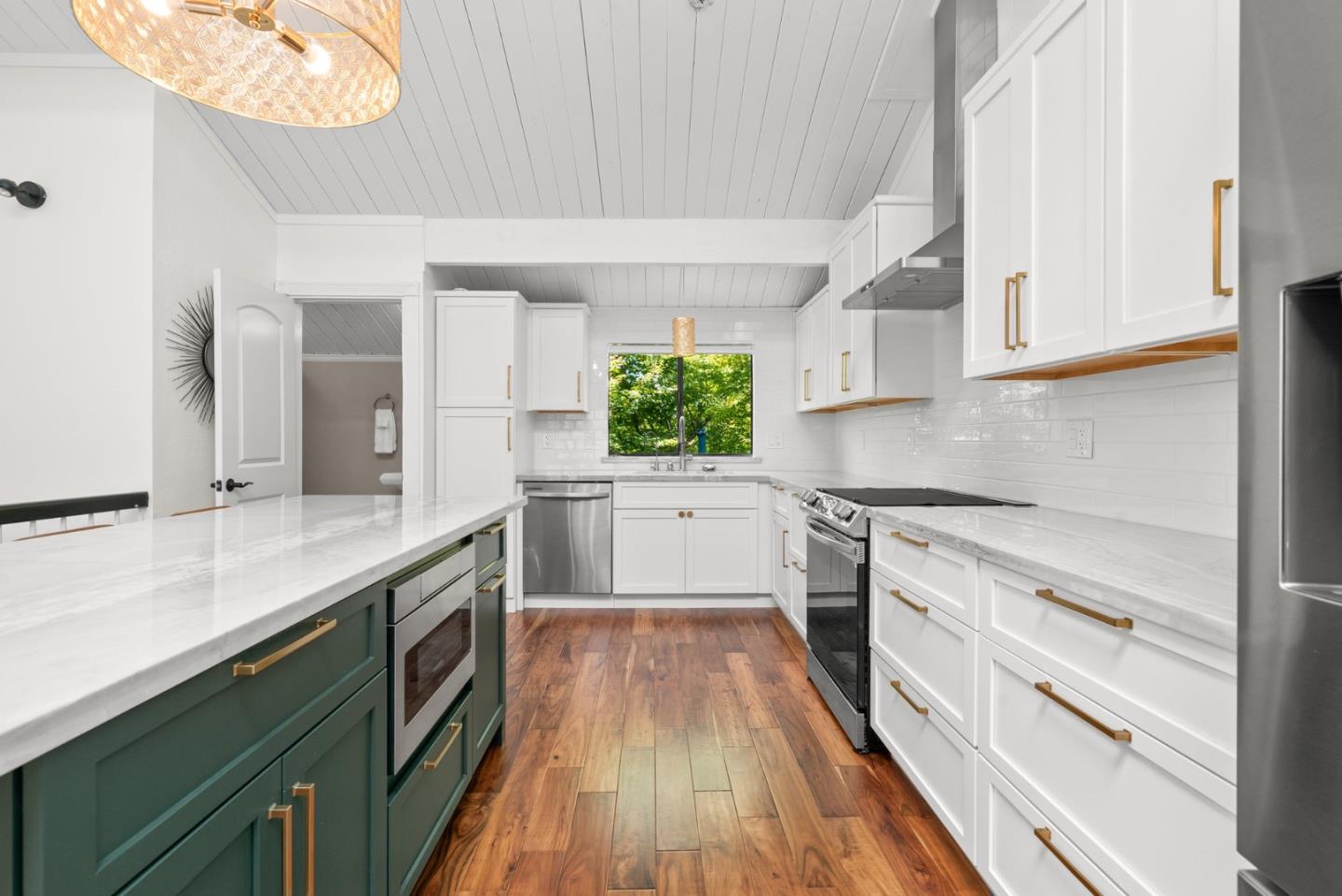 Detail Gallery Image 12 of 51 For 102 Tree Frog Ln, Santa Cruz,  CA 95060 - 2 Beds | 2 Baths