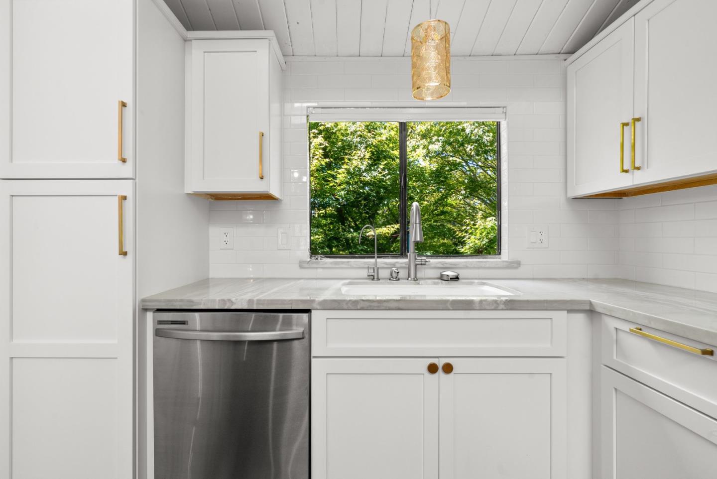 Detail Gallery Image 15 of 51 For 102 Tree Frog Ln, Santa Cruz,  CA 95060 - 2 Beds | 2 Baths