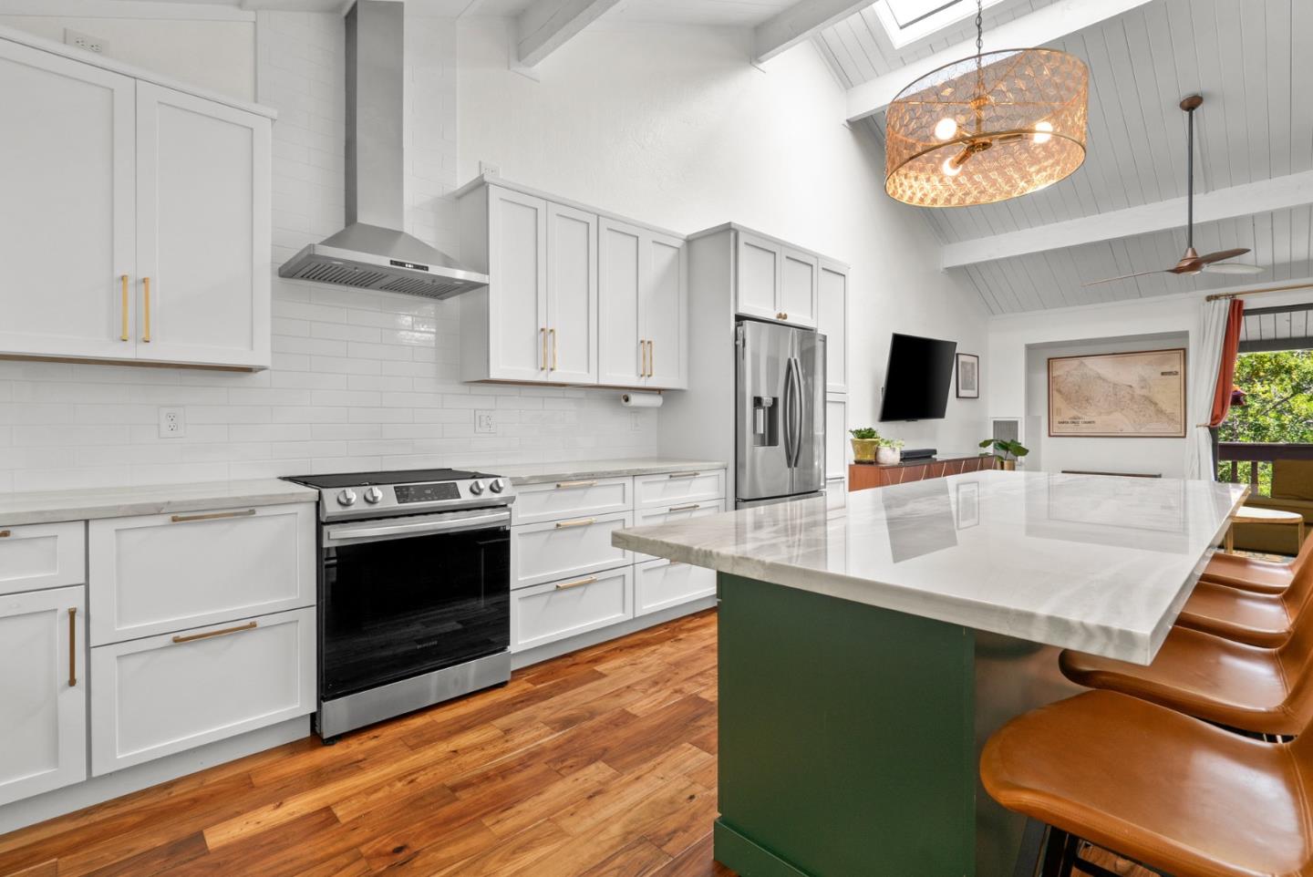 Detail Gallery Image 18 of 51 For 102 Tree Frog Ln, Santa Cruz,  CA 95060 - 2 Beds | 2 Baths
