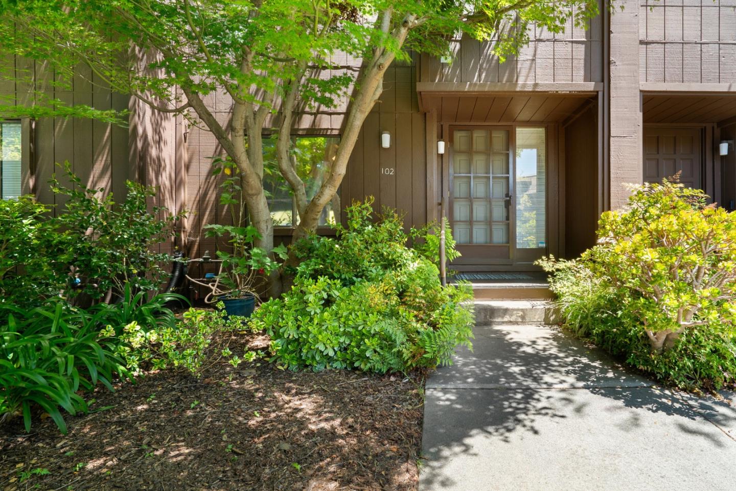 Detail Gallery Image 2 of 51 For 102 Tree Frog Ln, Santa Cruz,  CA 95060 - 2 Beds | 2 Baths