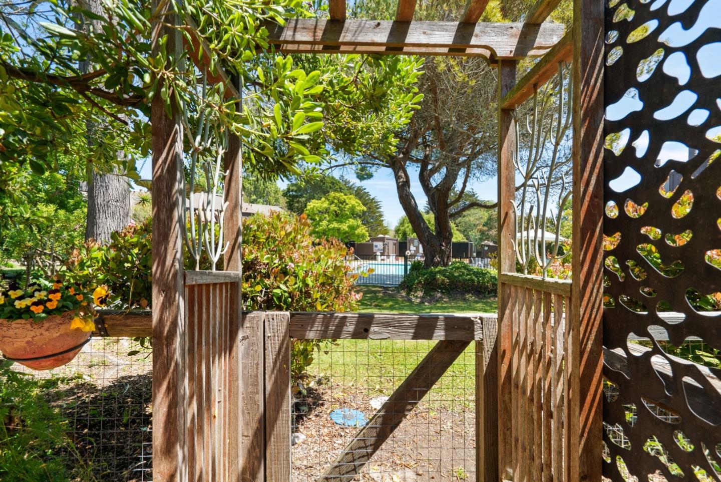 Detail Gallery Image 30 of 51 For 102 Tree Frog Ln, Santa Cruz,  CA 95060 - 2 Beds | 2 Baths