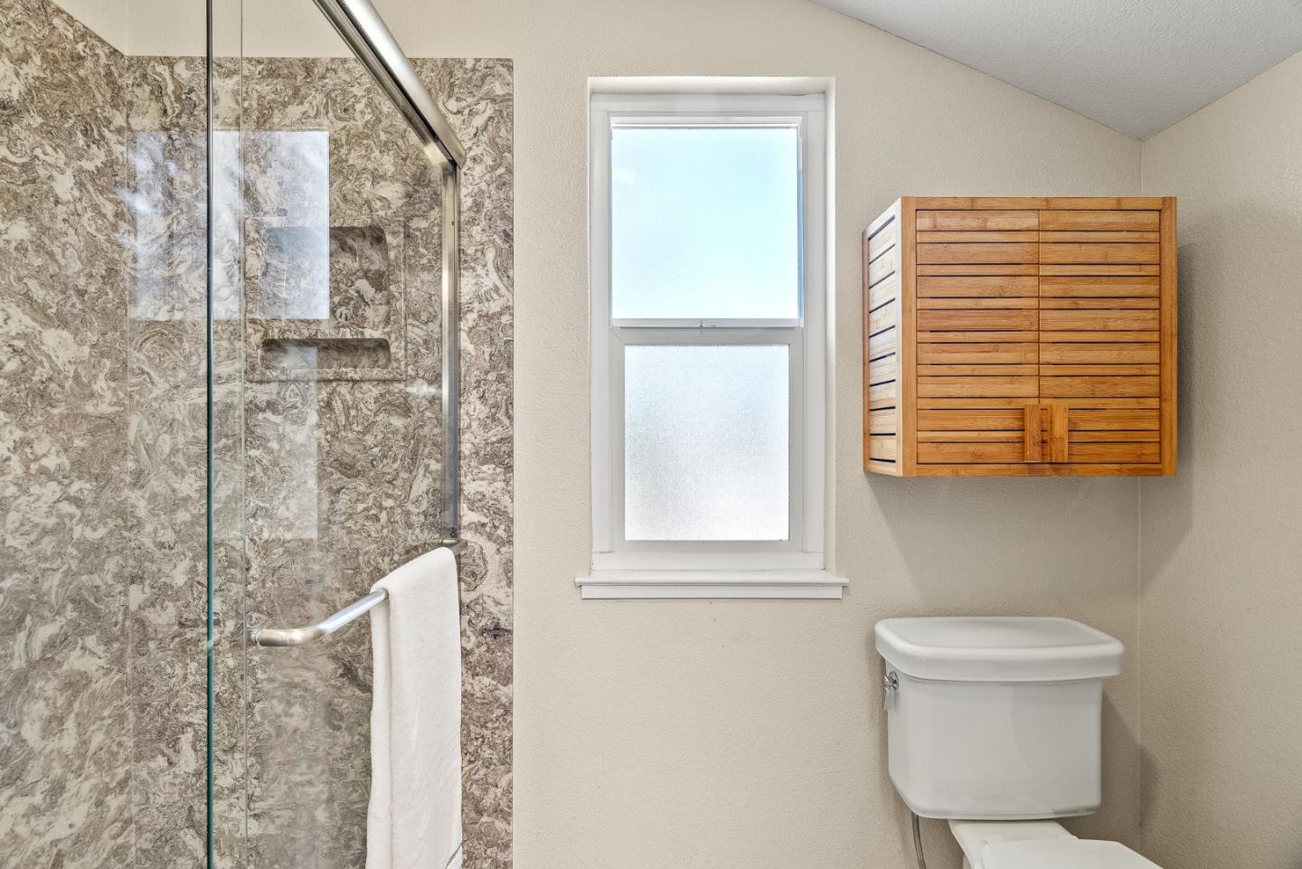 Detail Gallery Image 19 of 54 For 1881 Chantilly Ln, Hayward,  CA 94541 - 3 Beds | 2/1 Baths