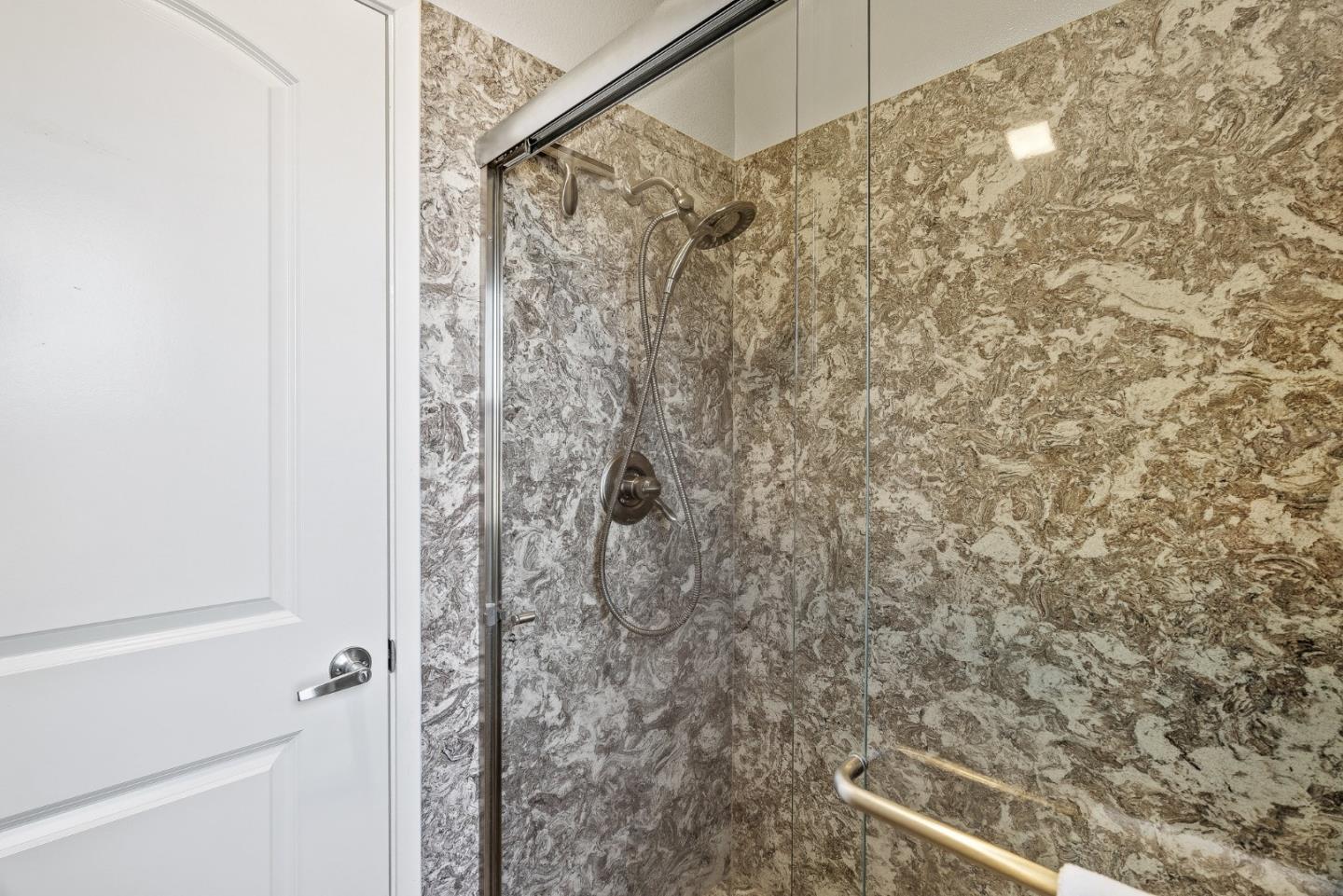 Detail Gallery Image 20 of 54 For 1881 Chantilly Ln, Hayward,  CA 94541 - 3 Beds | 2/1 Baths