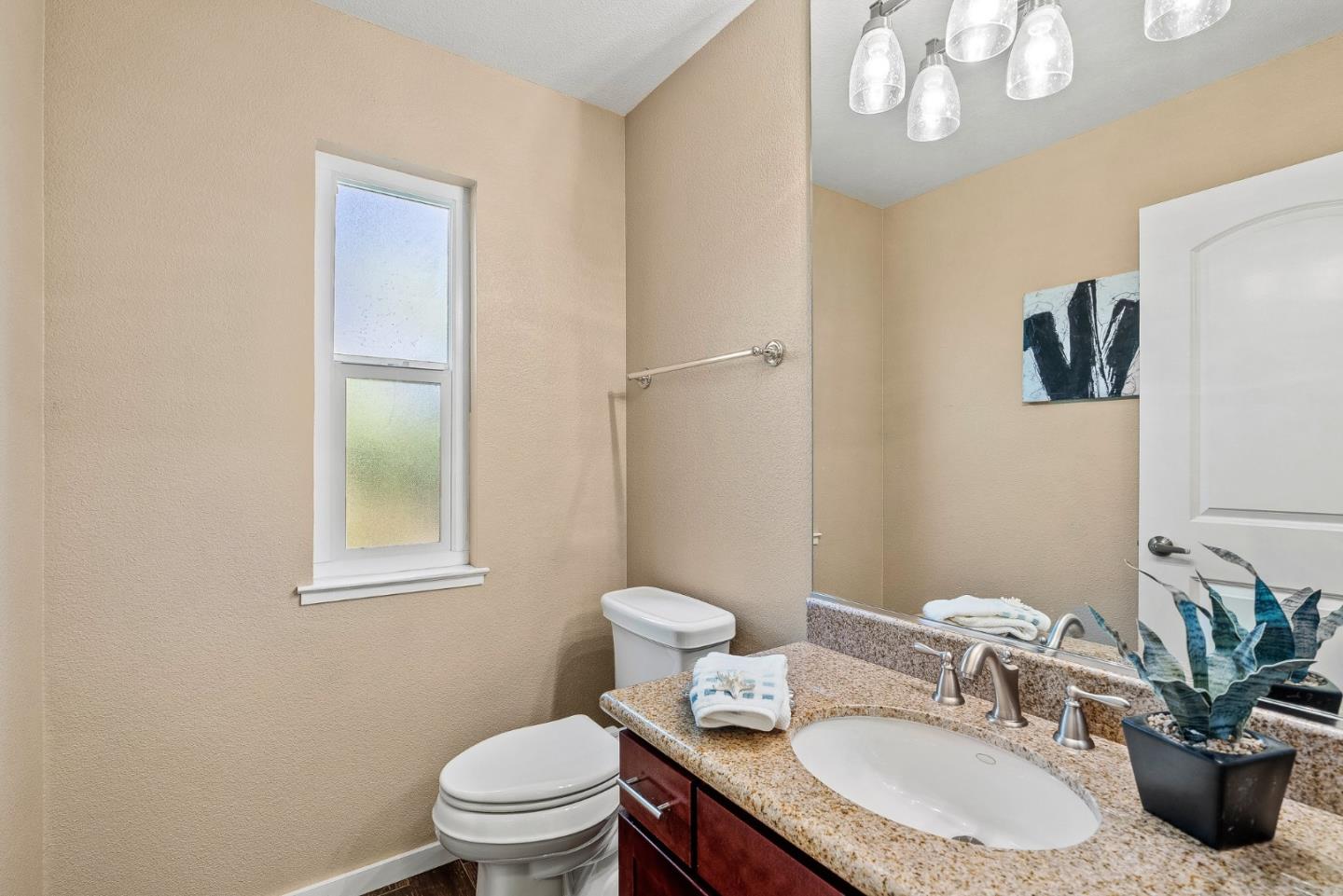 Detail Gallery Image 27 of 54 For 1881 Chantilly Ln, Hayward,  CA 94541 - 3 Beds | 2/1 Baths