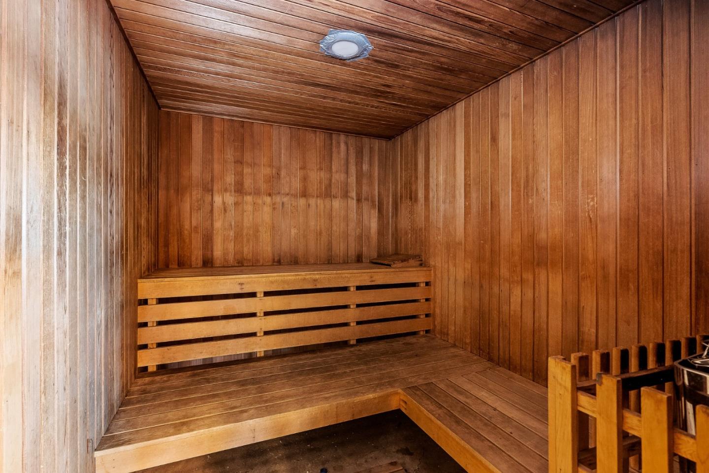 Detail Gallery Image 31 of 54 For 1881 Chantilly Ln, Hayward,  CA 94541 - 3 Beds | 2/1 Baths