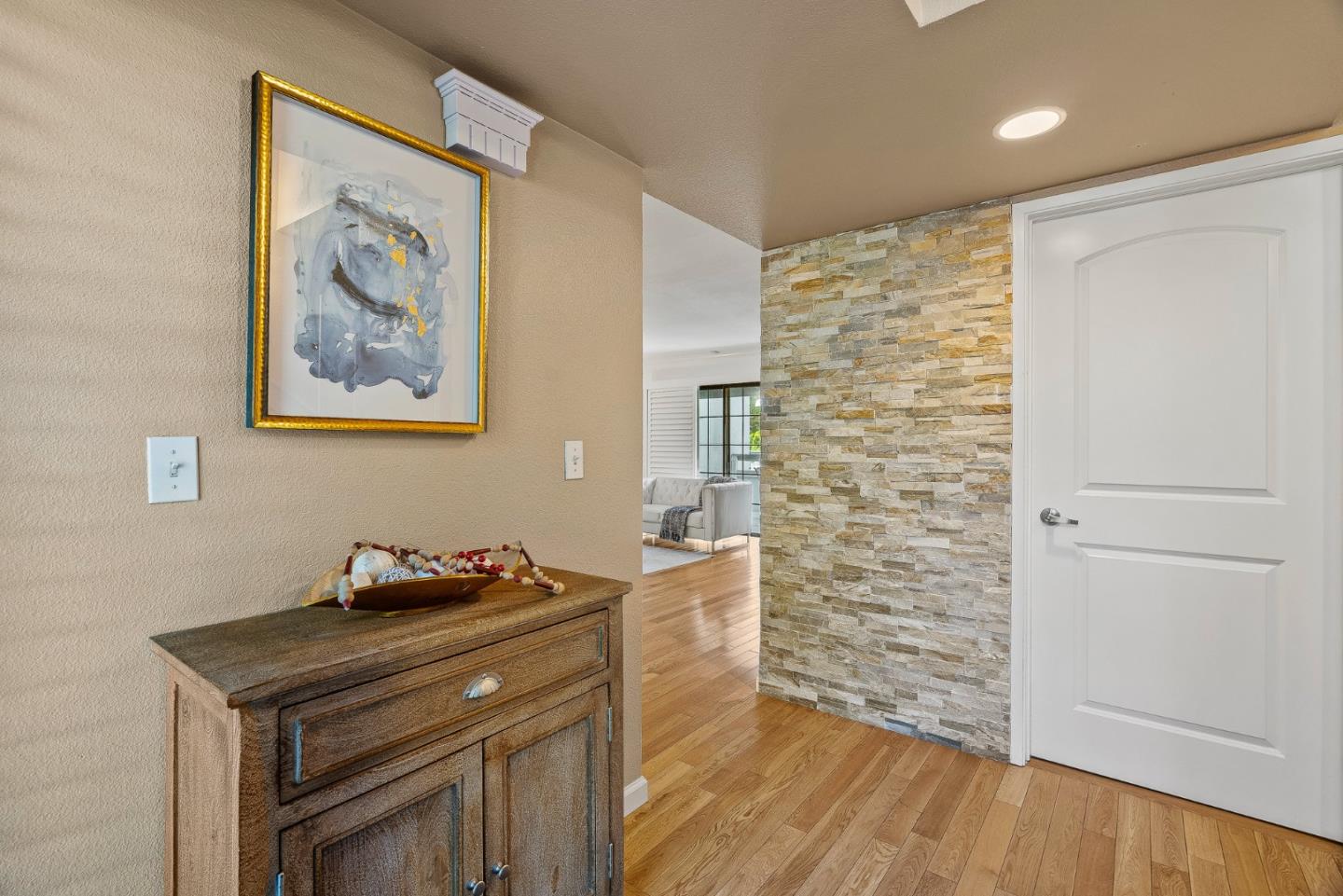 Detail Gallery Image 6 of 54 For 1881 Chantilly Ln, Hayward,  CA 94541 - 3 Beds | 2/1 Baths