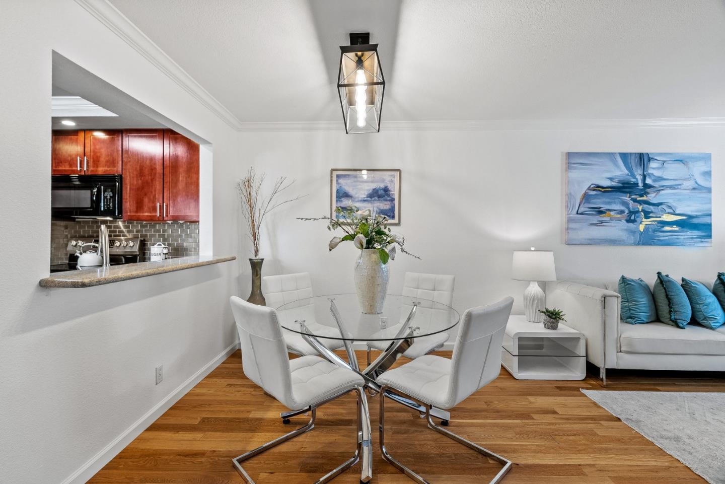 Detail Gallery Image 7 of 54 For 1881 Chantilly Ln, Hayward,  CA 94541 - 3 Beds | 2/1 Baths