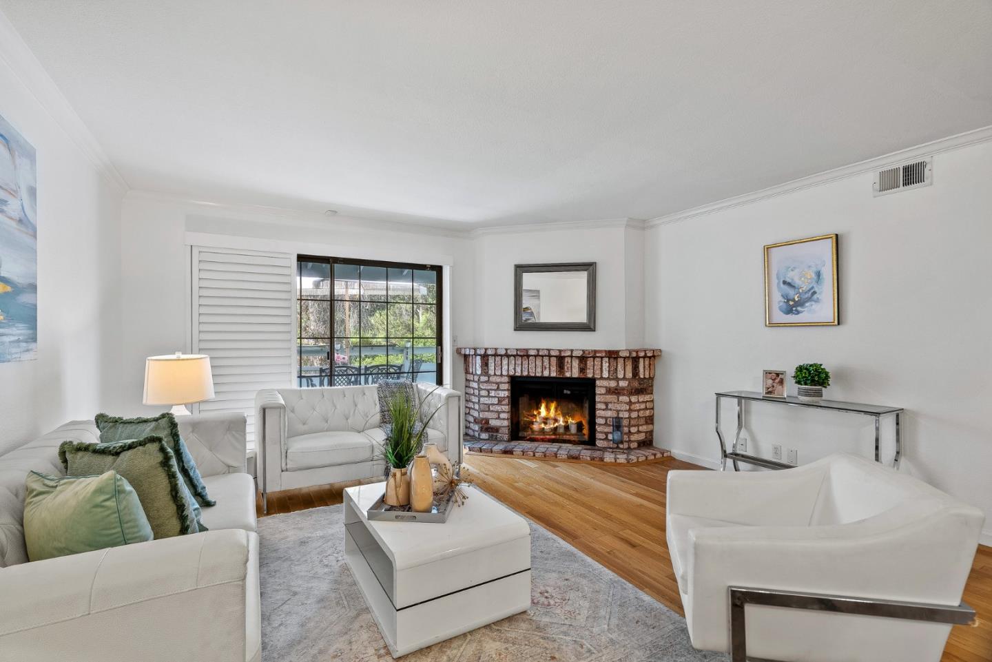 Detail Gallery Image 9 of 54 For 1881 Chantilly Ln, Hayward,  CA 94541 - 3 Beds | 2/1 Baths