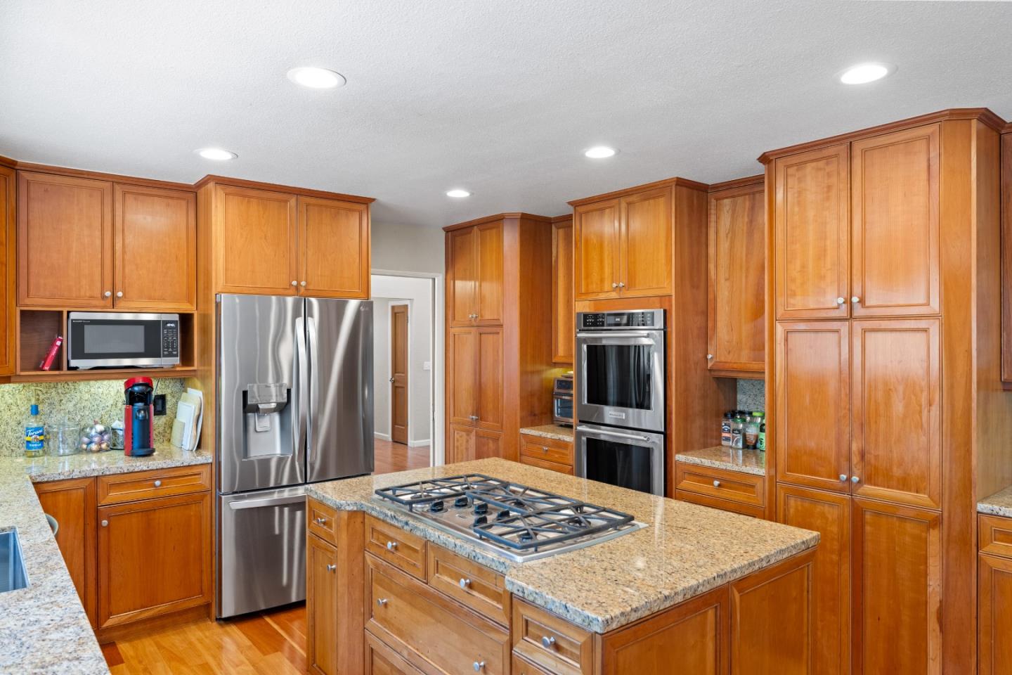 Detail Gallery Image 10 of 32 For 7 Antelope Ln, Monterey,  CA 93940 - 4 Beds | 2/1 Baths