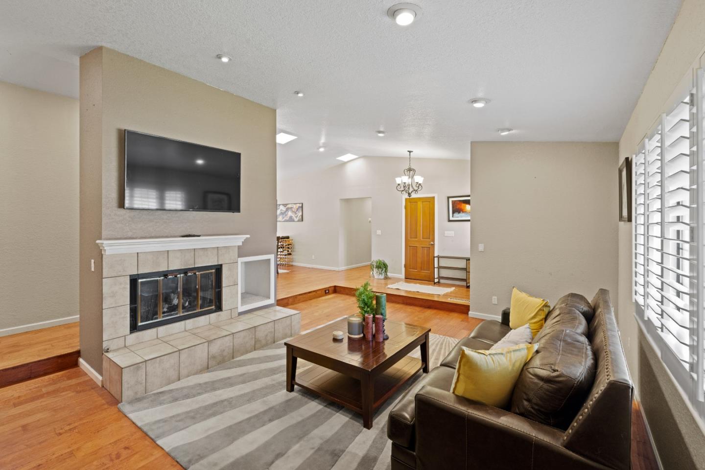 Detail Gallery Image 5 of 32 For 7 Antelope Ln, Monterey,  CA 93940 - 4 Beds | 2/1 Baths