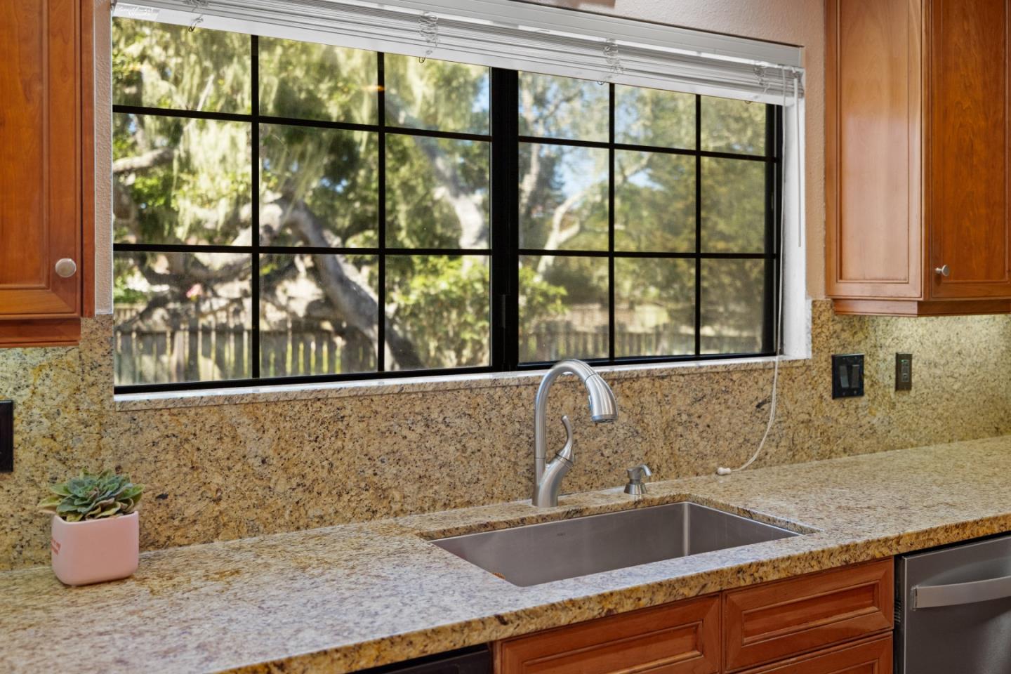 Detail Gallery Image 9 of 32 For 7 Antelope Ln, Monterey,  CA 93940 - 4 Beds | 2/1 Baths