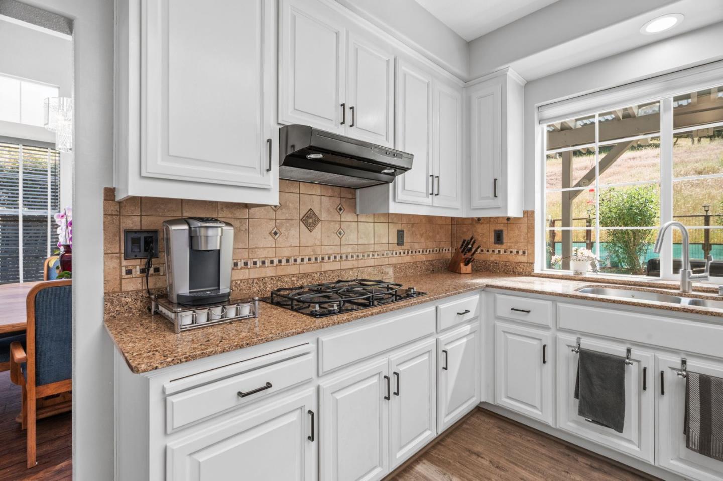 Detail Gallery Image 15 of 52 For 1656 Valley Oaks Dr, Gilroy,  CA 95020 - 5 Beds | 3 Baths