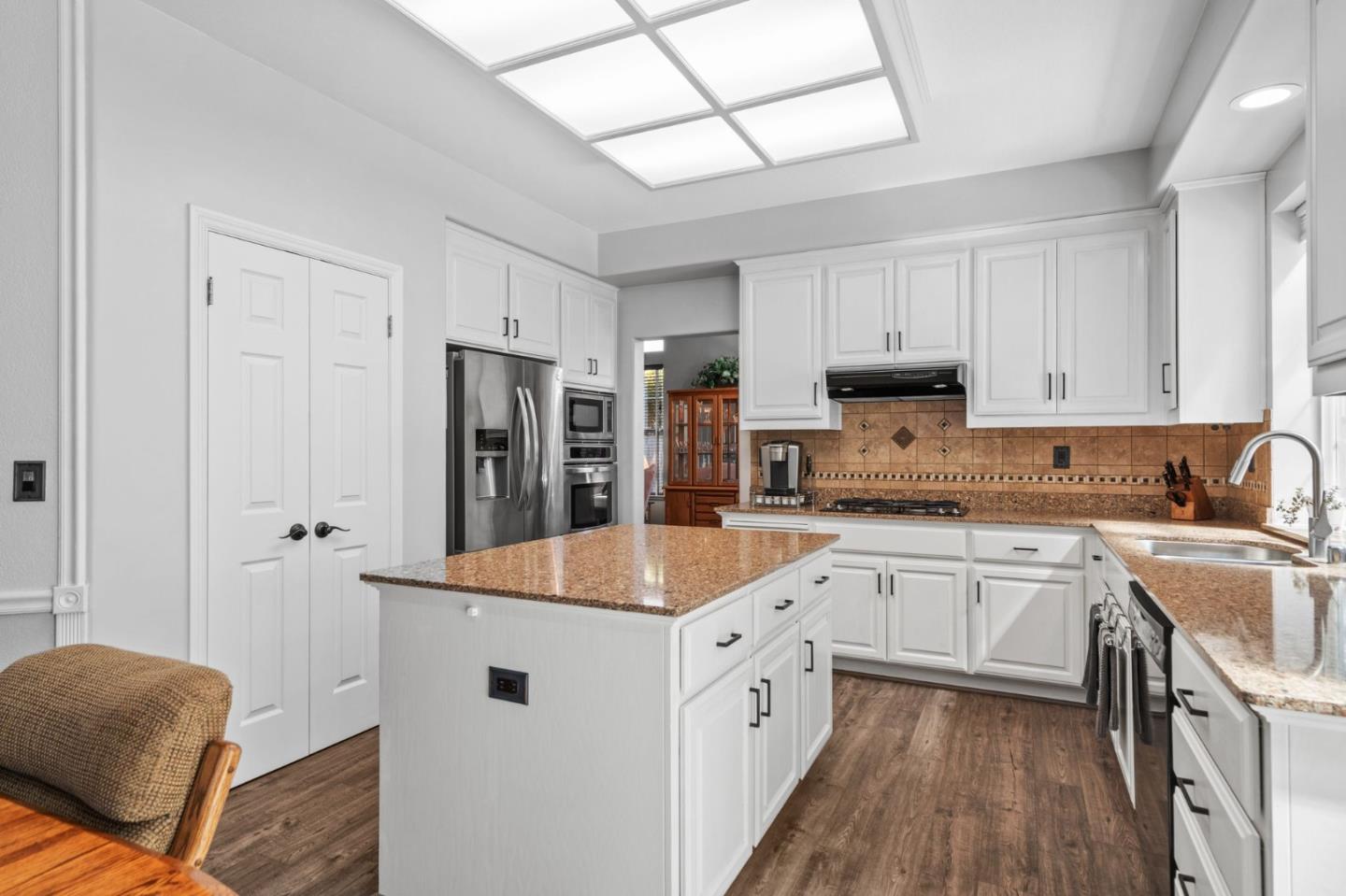 Detail Gallery Image 16 of 52 For 1656 Valley Oaks Dr, Gilroy,  CA 95020 - 5 Beds | 3 Baths
