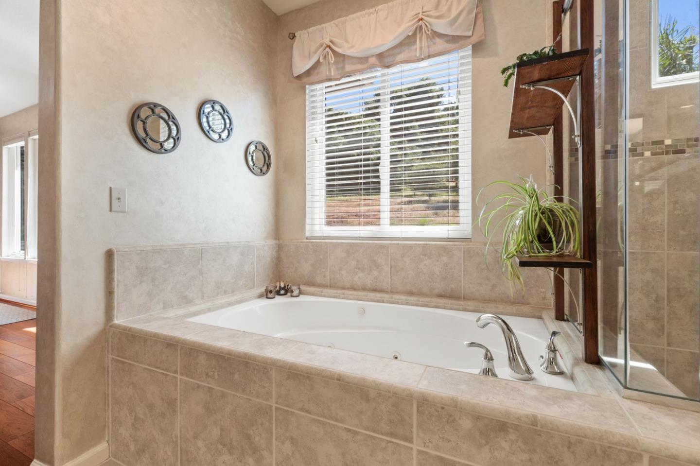 Detail Gallery Image 33 of 52 For 1656 Valley Oaks Dr, Gilroy,  CA 95020 - 5 Beds | 3 Baths