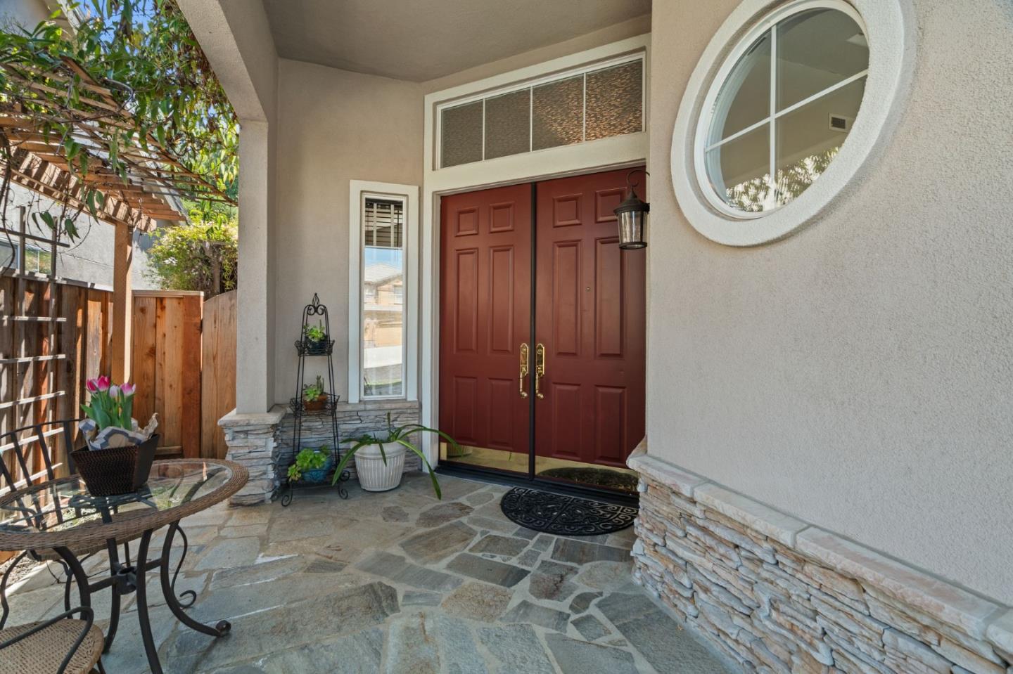Detail Gallery Image 4 of 52 For 1656 Valley Oaks Dr, Gilroy,  CA 95020 - 5 Beds | 3 Baths