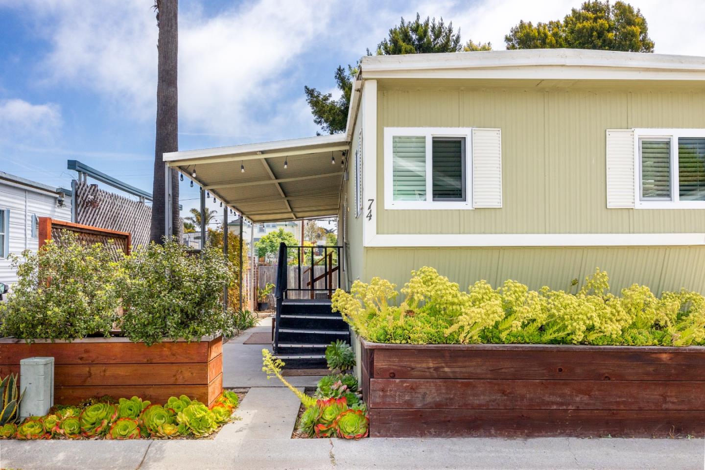 Detail Gallery Image 3 of 33 For 740 30th Ave #74,  Santa Cruz,  CA 95062 - 2 Beds | 1 Baths