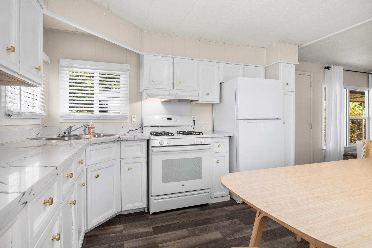 Detail Gallery Image 5 of 33 For 740 30th Ave #74,  Santa Cruz,  CA 95062 - 2 Beds | 1 Baths