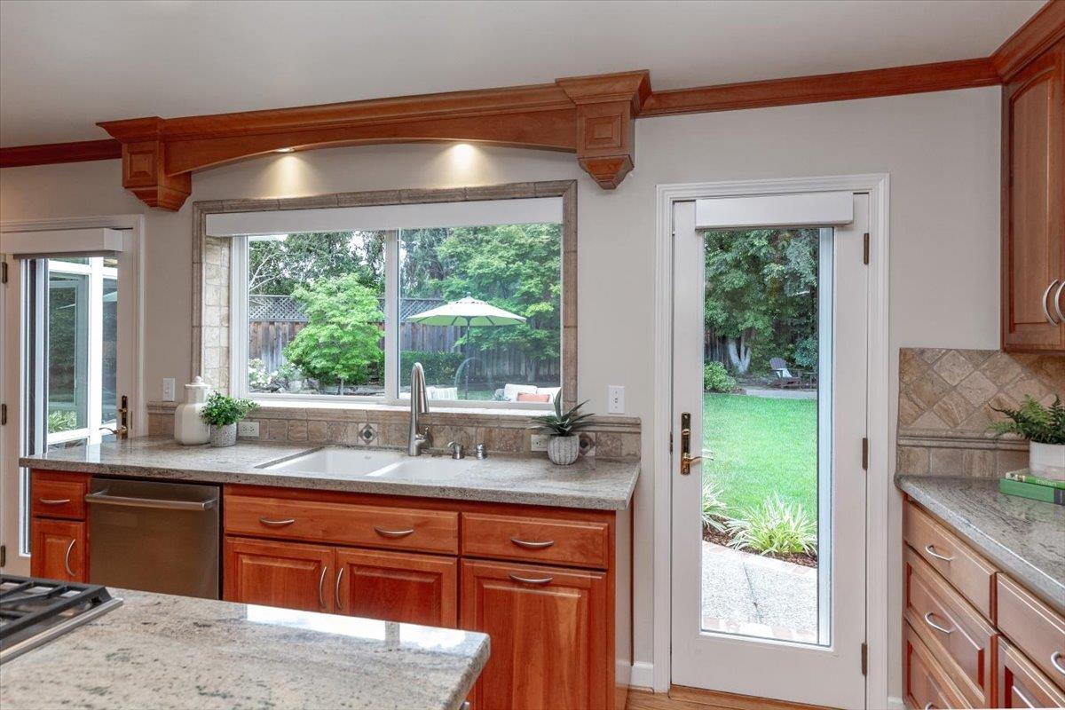 Detail Gallery Image 6 of 40 For 955 Hayman Pl, Los Altos,  CA 94024 - 4 Beds | 2/1 Baths