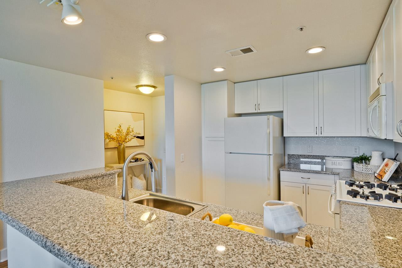 Detail Gallery Image 14 of 51 For 20488 Stevens Creek Blvd #1413,  Cupertino,  CA 95014 - 2 Beds | 2 Baths